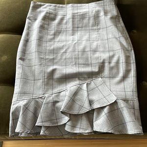 Banana republic woolen pencil skirt size 10. Gray in color.